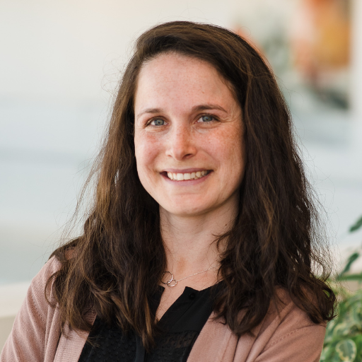 a headshot of Catia Gomes, PhD