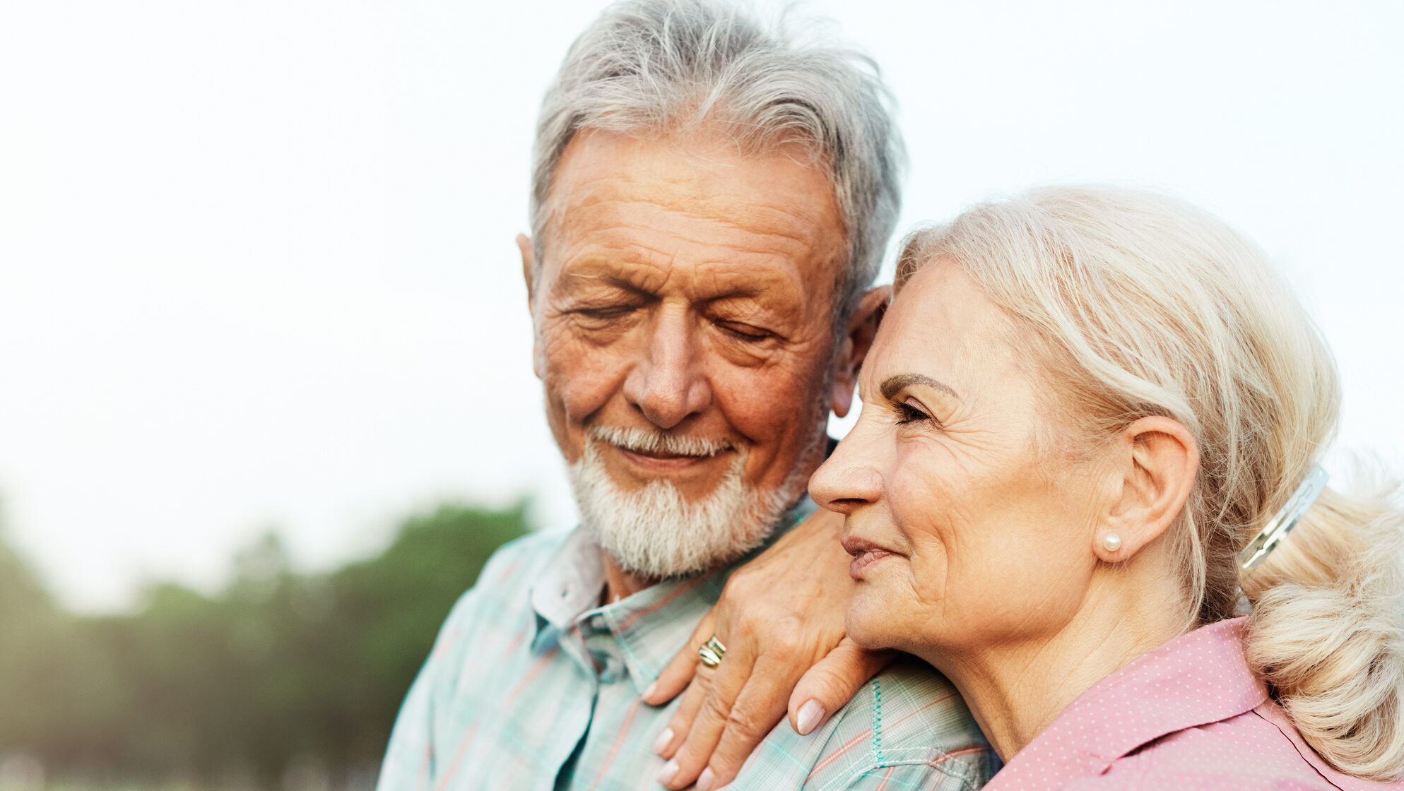 Photo of an elderly couple together outside